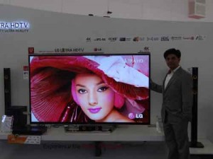 Mr. Rishi Tandon, Head Marketing, Home Entertainment, LG-India with LG 4K Ultra HDTV (NXPowerLite)