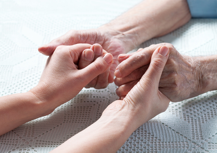 Social Media Use May Reduce Depression Risk In Elderly, Study Shows
