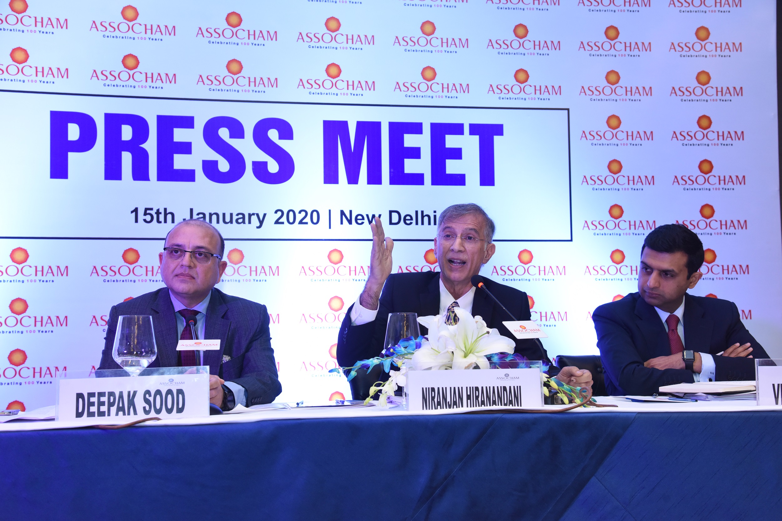 ASSOCHAM-Secretary-General-Shri-Deepak-Sood-President-Dr-Niranjan-Hiranandani_-and-Senior-Vice-President-Shri-Vineet-Agarwal-addressing-press-conference-on-Pre-Budgt-expectation