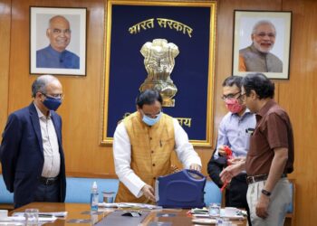 Hon’ble Union Education Minister, Shri Ramesh Pokhriyal ‘Nishank’ launches NanoSniffer, a Microsensor based Explosive Trace Detector