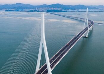 L99DZ200G: How One Front Door Driver Can Also Power a Rear Window, a Power Trunk, and More