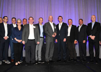 Amphenol Awards Digi-Key Electronics 2021 Best Performance High Service – Digital