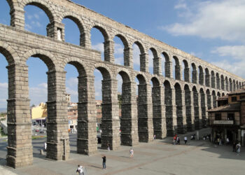 Gravitational Energy Storage Systems